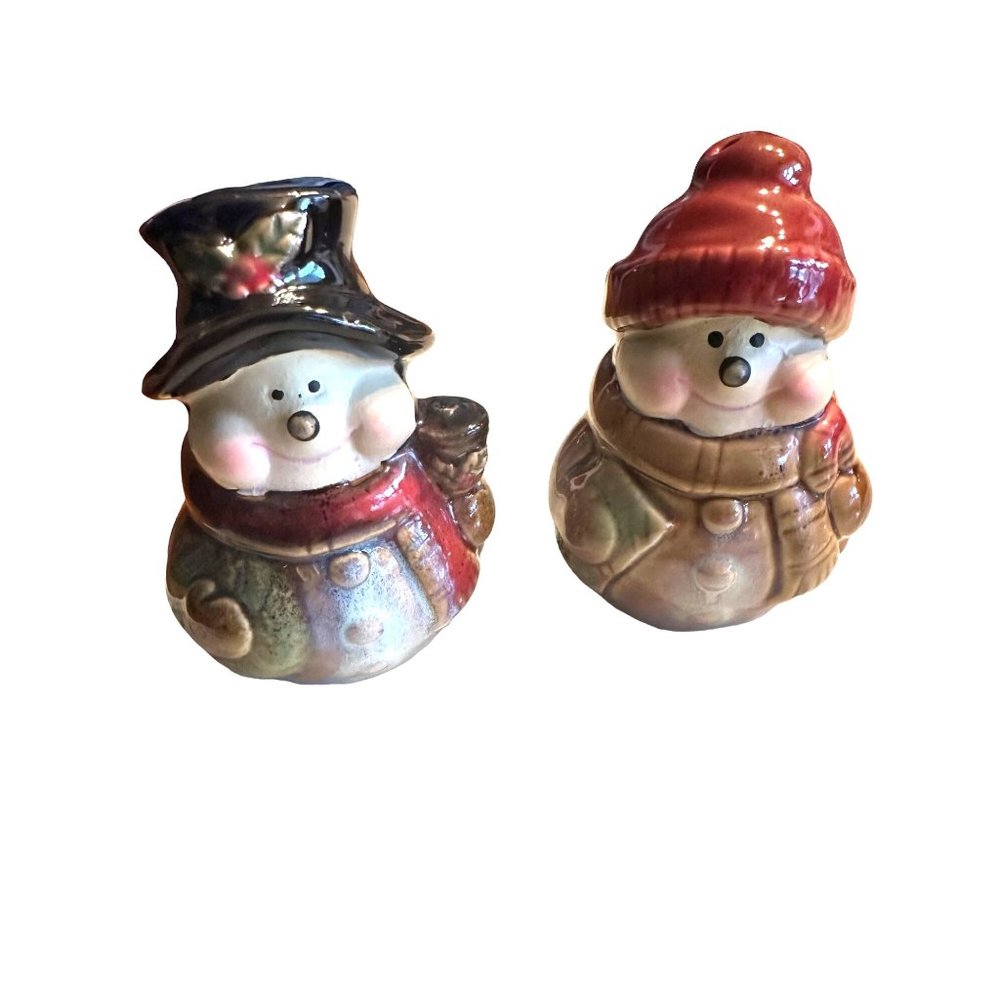Snowman salt and‎ pepper shakers warm tones chubby cheeks